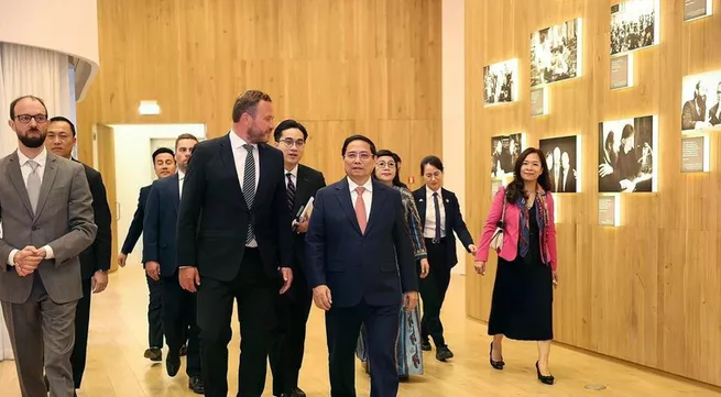 Vietnamese PM tours Estonia's Arvo Pärt Centre