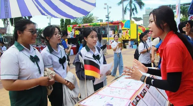 ‘German Career Truck’ programme draws much interest from Ninh Thuan students