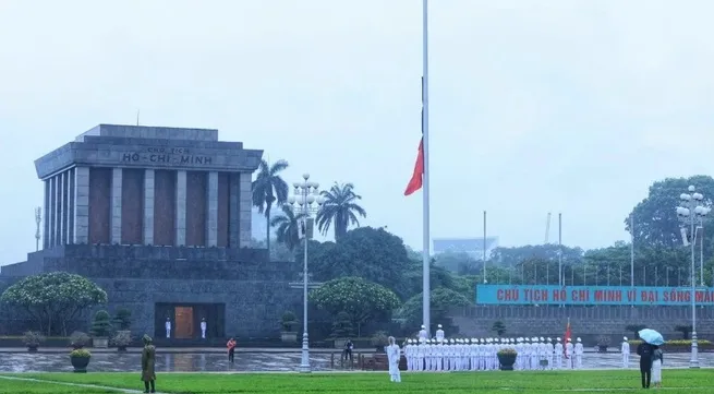 National flag lowered to half-mast at Ba Dinh Square in state funeral for former President Tran Duc Luong