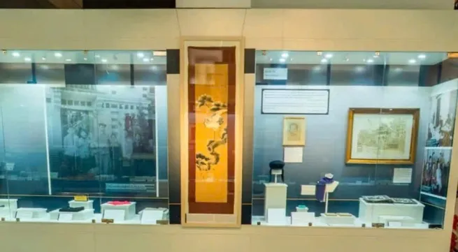 Stories of embroidered paintings gifted by President Ho to international friends