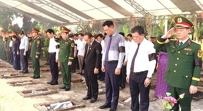 Quang Binh: Remains of Vietnamese fallen soldiers, experts repatriated from Laos
