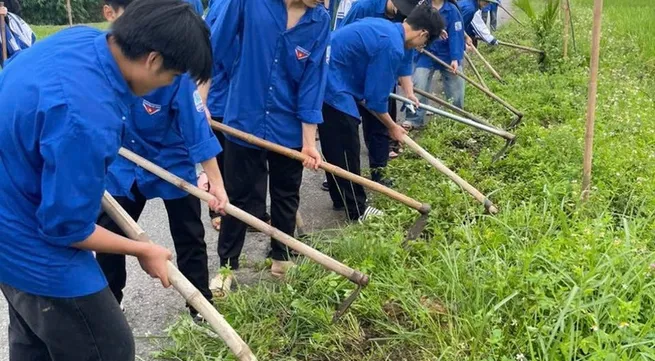 Young people volunteer in building new-styled rural areas