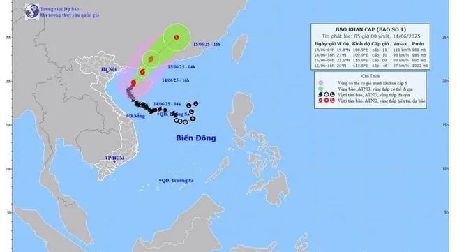 Storm No.1 reaches gusts of level 13, located 140km east of Bach Long Vi Island
