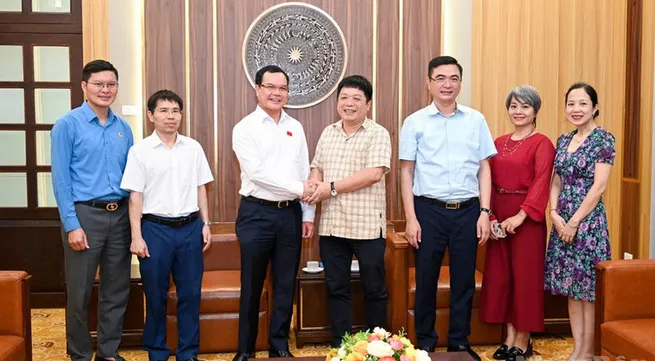 Viet Nam General Confederation of Labour and Nhan Dan Newspaper strengthen cooperation