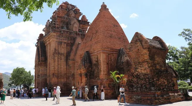 Khanh Hoa’s 1000-year-old Cham towers become tourist hotspots