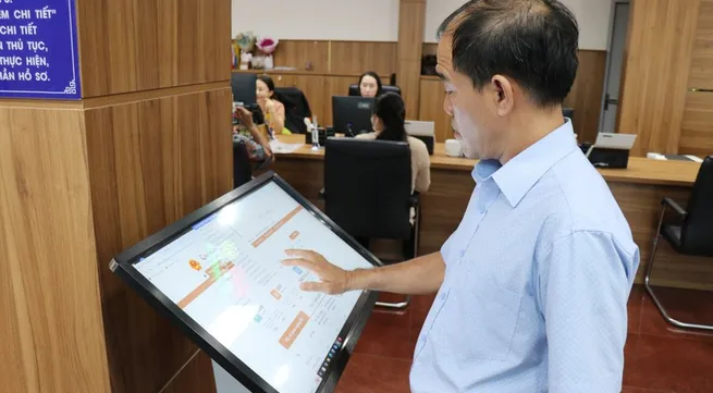 Hanoi residents to benefit from free services at public administration offices
