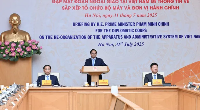 PM Pham Minh Chinh updates Diplomatic Corps on local governance reform