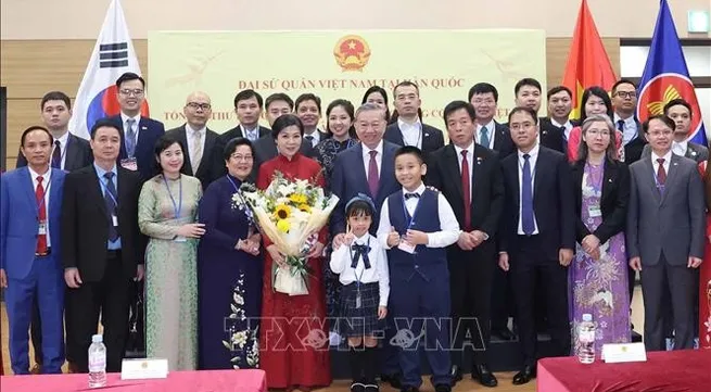 Party leader meets with Vietnamese community in RoK