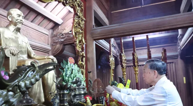 Party chief pays tribute to revolutionary predecessors in Tuyen Quang
