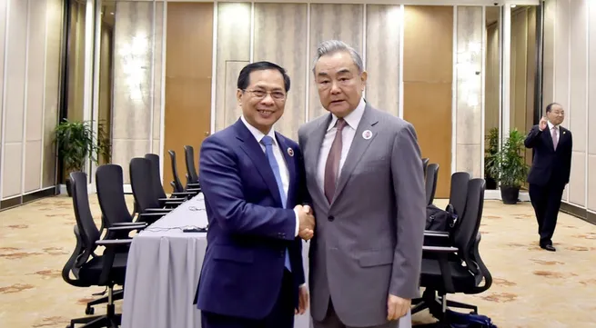 Deputy PM holds bilateral meetings with Chinese, Australian, Algerian foreign ministers on AMM 58 sidelines