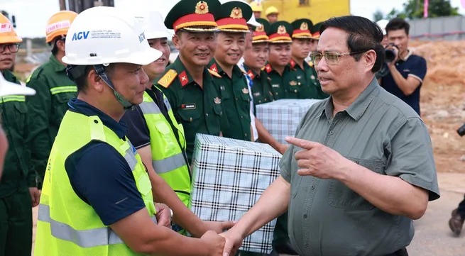 PM urges putting Dong Hoi airport’s new terminal into operation early