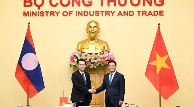Vietnam, Laos to strengthen cooperation in trade, energy, border logistics