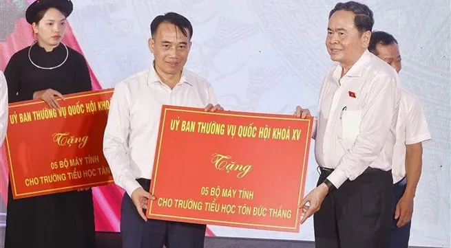 Tuyen Quang should promote revolutionary heroism in national construction, protection: Top legislator