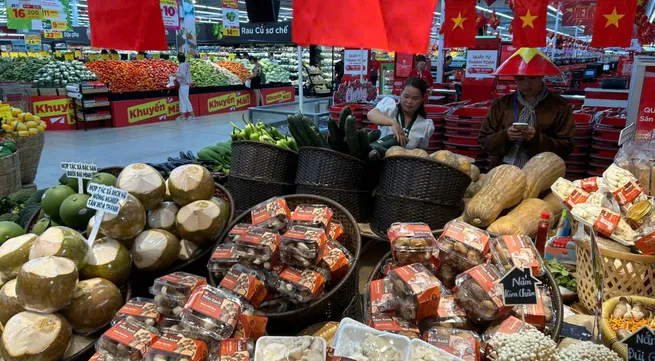 HCMC moves to stabilise year-end prices
