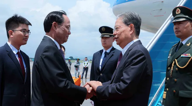 Top Chinese legislator starts official visit to Vietnam