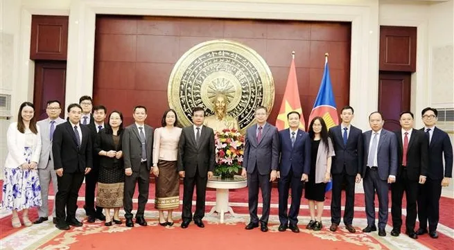 Lao diplomatic missions in China, France congratulate Vietnam on National Day