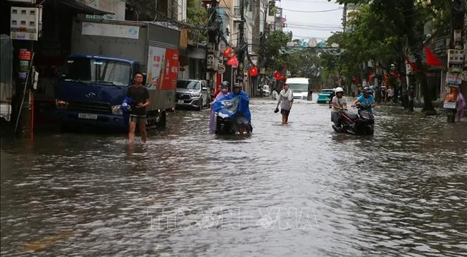 Typhoon Kajiki slams into Vietnam