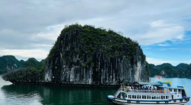 Coastal tourism suspended as Typhoon Kajiki approaches