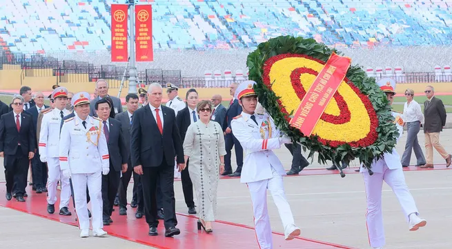 Top Cuban leader pays tribute to President Ho Chi Minh