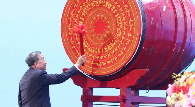 Party chief directs tasks to achieve modern education