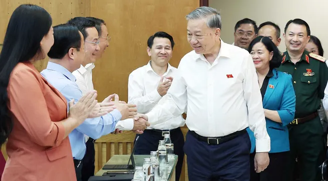 Party chief meets with voters in Hanoi