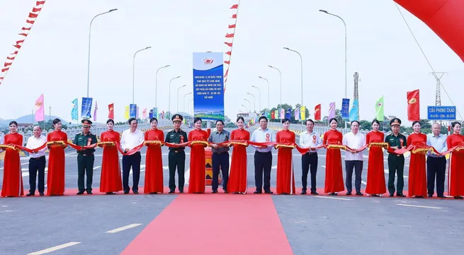 New Phong Chau bridge heals wounds, rekindles trust, happiness: PM