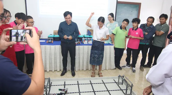 Vietnam, Laos strengthen cooperation in STEM and Robotics education