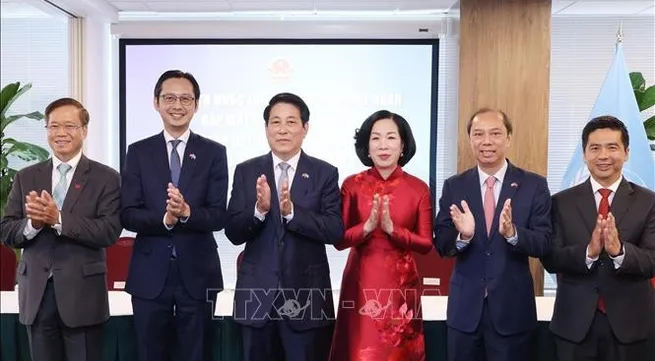 State leader meets with representatives of Vietnamese missions, community in US