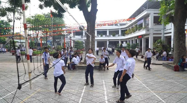 HCM City to ban phone use during school break times