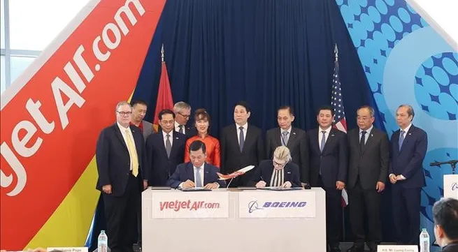 State President attends Boeing–Vietjet aircraft handover in Seattle