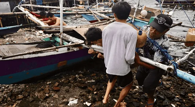 Typhoon Bualoi: Philippines evacuates 400,000 people