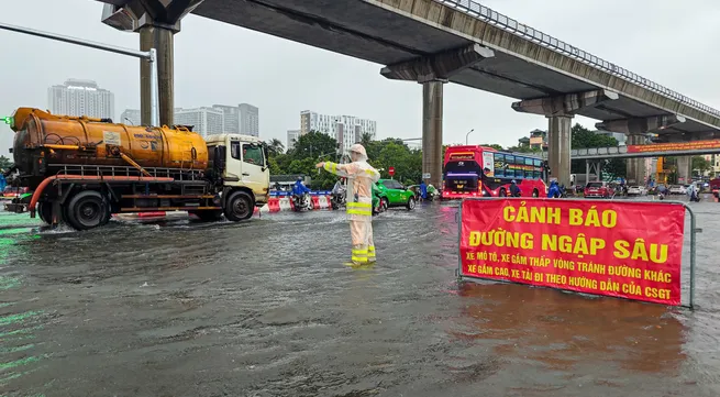 Torrential rain hits Hanoi following Storm Matmo, flooding warned for inner areas