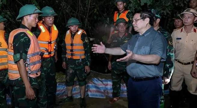 PM inspects flood response in Hanoi’s riverside areas overnight