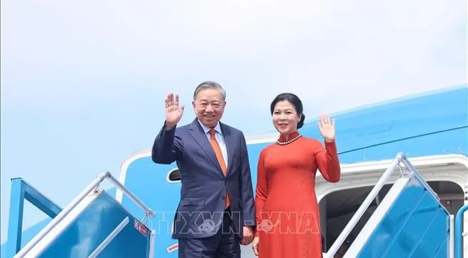 Party chief leaves Hanoi for official visit to Finland