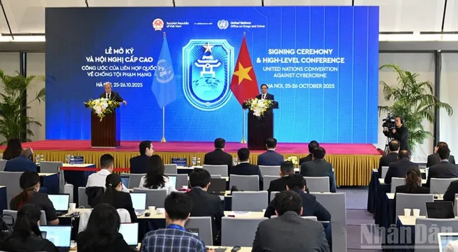 Vietnamese PM, UN Secretary-General attend press conference on signing ceremony of Ha Noi Convention