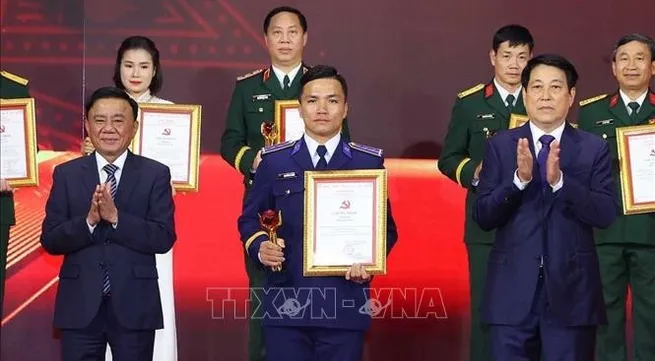 President attends award ceremony for 5th national writing contest on safeguarding Party’s ideological foundations