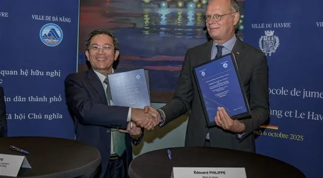 Vietnamese, French port cities set up cooperative, friendly ties