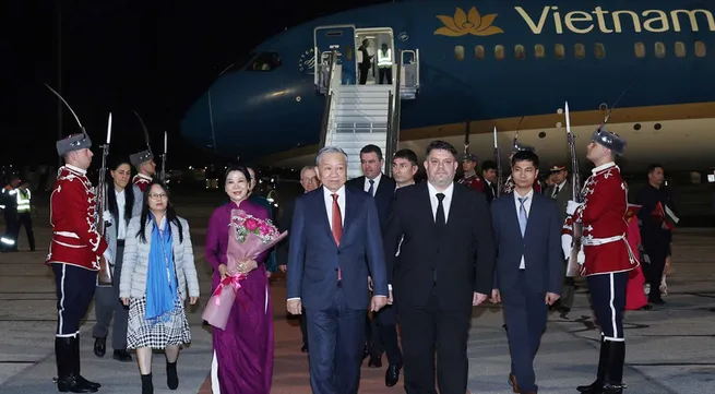 Vietnamese Party chief lands in Bulgaria to bolster ties
