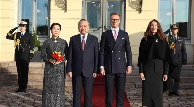 Finland greets Vietnamese Party chief with welcome ceremony