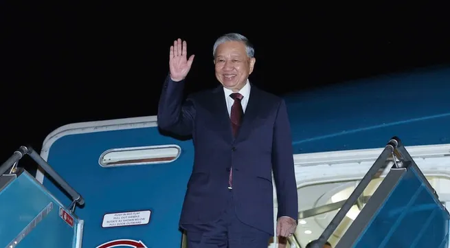 Party chief leaves Ha Noi for state visit to DPRK