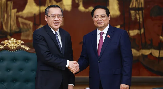 PM urges stronger Vietnam – Laos cooperation in labour, social affairs