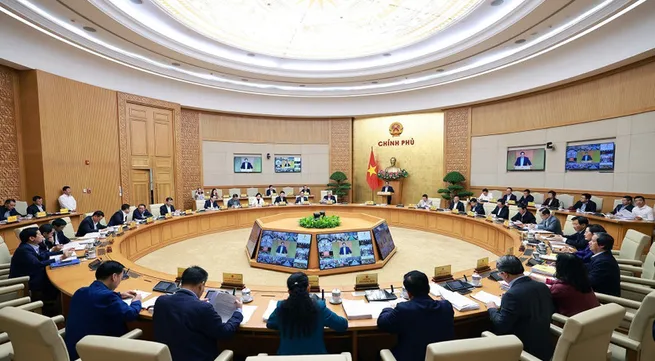 Prime Minister chairs regular government meeting connected with 34 provinces and cities
