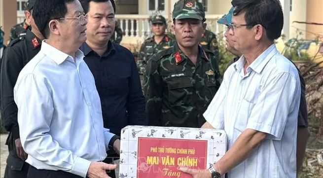 Deputy PM Mai Van Chinh visits typhoon-hit residents and schools in Dak Lak