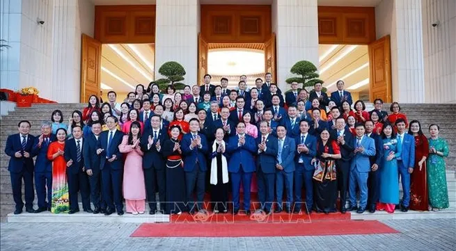 Vietnamese Teachers’ Day: PM meets with outstanding education managers, teachers