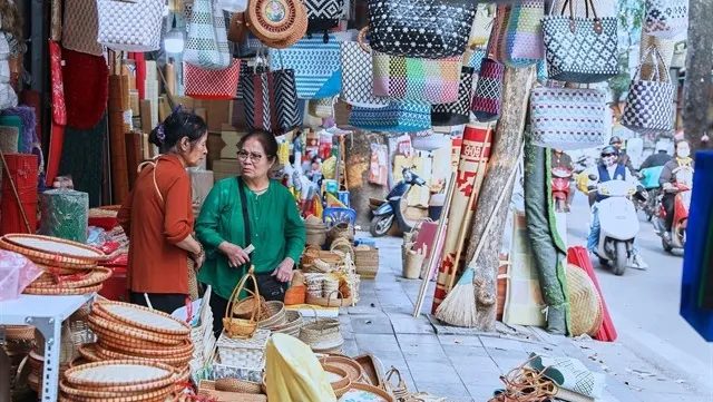 Ministry proposes increasing tax-free revenue threshold for household businesses to 500 million VND