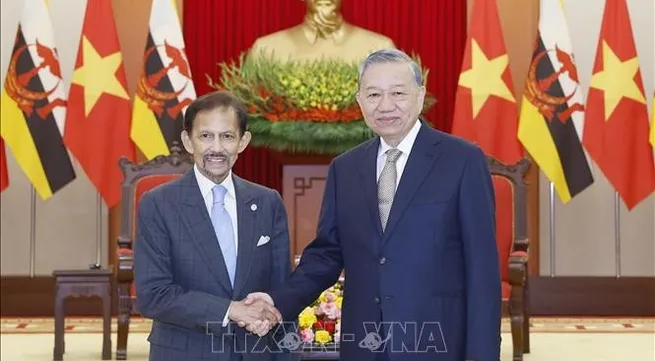 Party leader hosts Sultan of Brunei