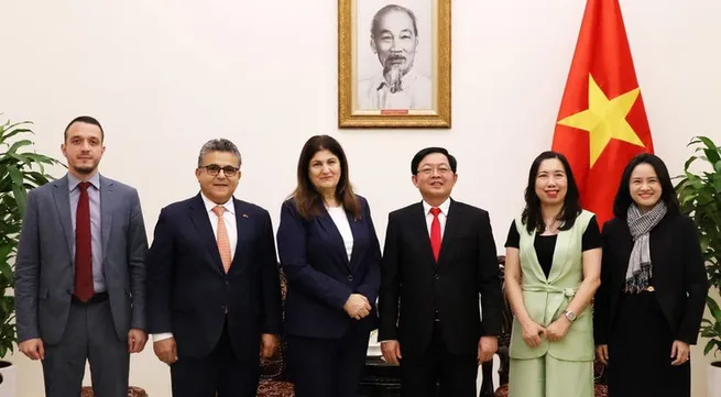 Deputy PM Ho Quoc Dung receives Palestinian foreign minister