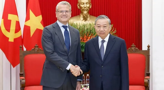 Party chief receives CEO of Denmark's A.P. Moller – Maersk