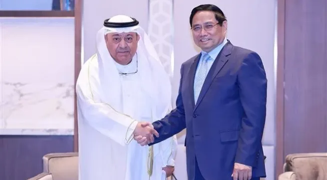 PM meets Kuwaiti officials, businessmen, calls for specific joint projects