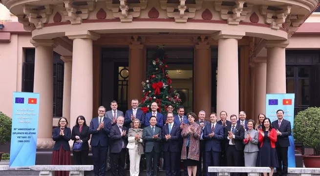 Deputy PM Tran Hong Ha meets EU diplomats in Viet Nam